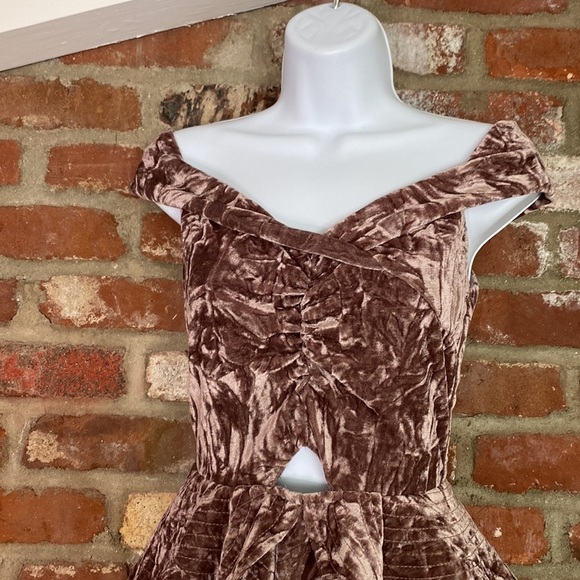 L’ Atiste Lavender Crushed Velvet Off the Shoulder Midi Dress size small summer - Picture 6 of 14